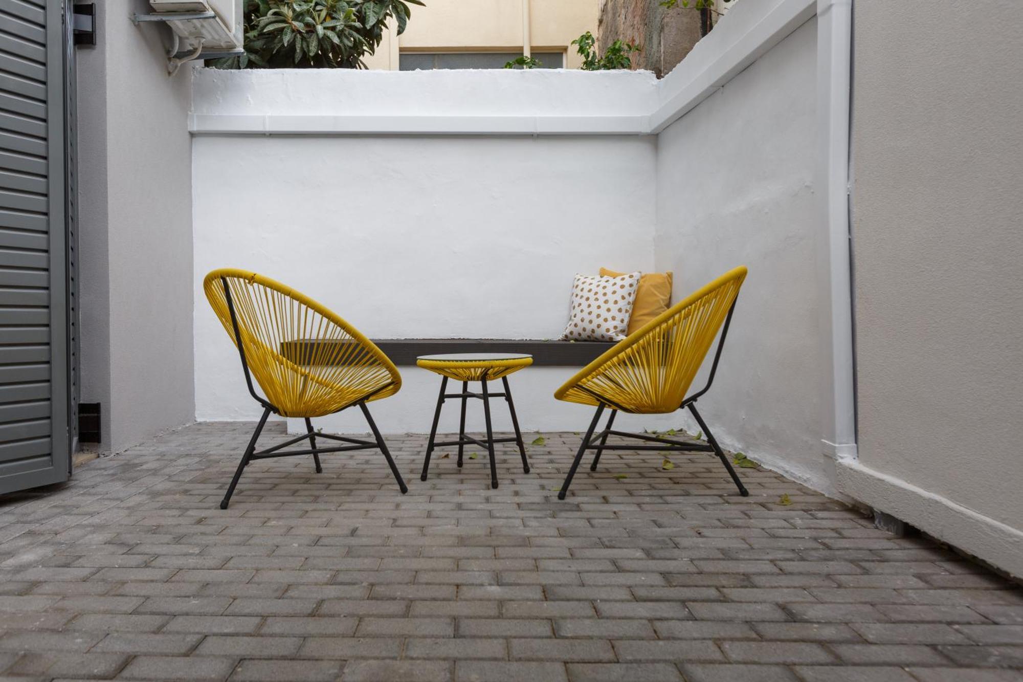 Groundfloor 2Br Apt With Smallyard Near The Heart Of Kalamata Dış mekan fotoğraf